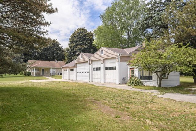 9610 N Cedarburg ROAD, Mequon, WI 53092