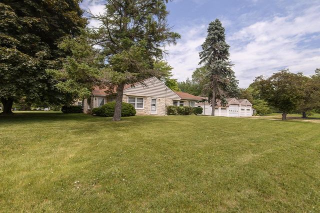 9610 N Cedarburg ROAD, Mequon, WI 53092