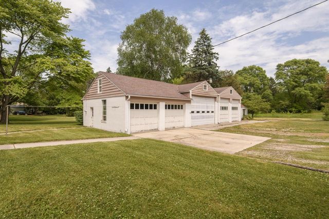 9610 N Cedarburg ROAD, Mequon, WI 53092