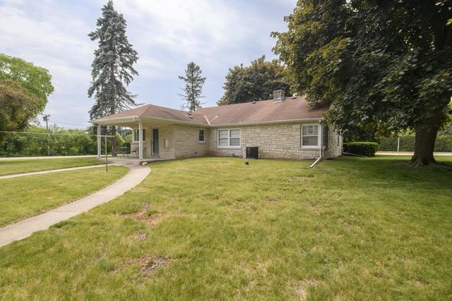 9610 N Cedarburg ROAD, Mequon, WI 53092