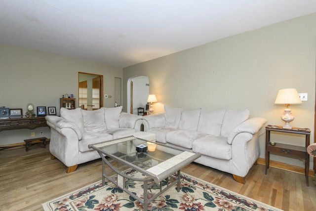 9610 N Cedarburg ROAD, Mequon, WI 53092