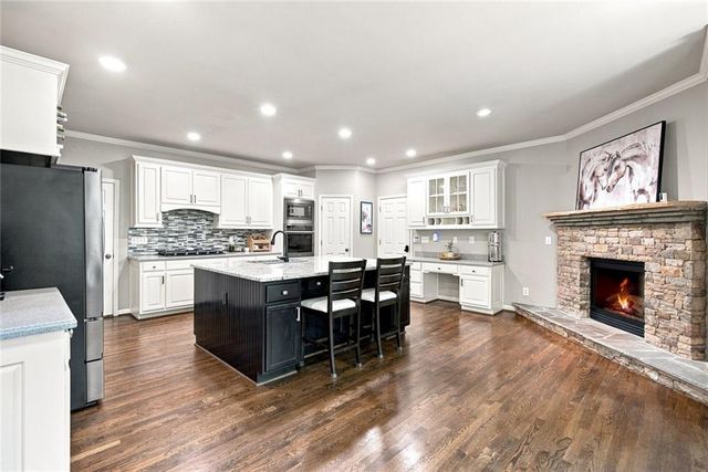 1044 Meadow Club Court, Suwanee, GA 30024