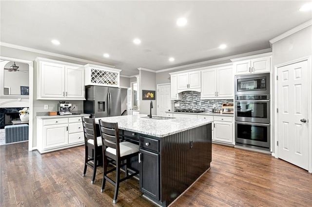1044 Meadow Club Court, Suwanee, GA 30024
