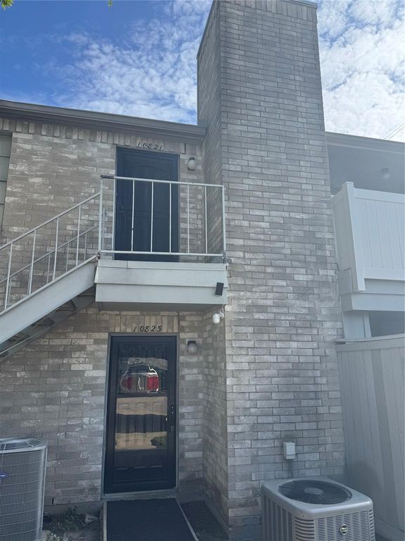 10821 Braes Bend Drive, Houston, TX 77071