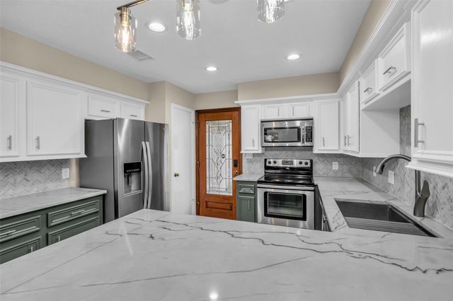 11651 Twain Drive, Montgomery, TX 77356