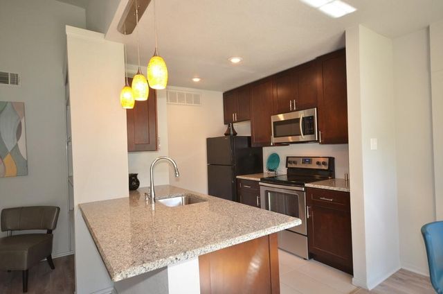 1601 Faro DR 201, Austin, TX 78741