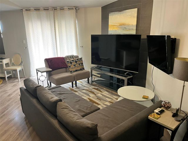 1601 Faro DR 201, Austin, TX 78741