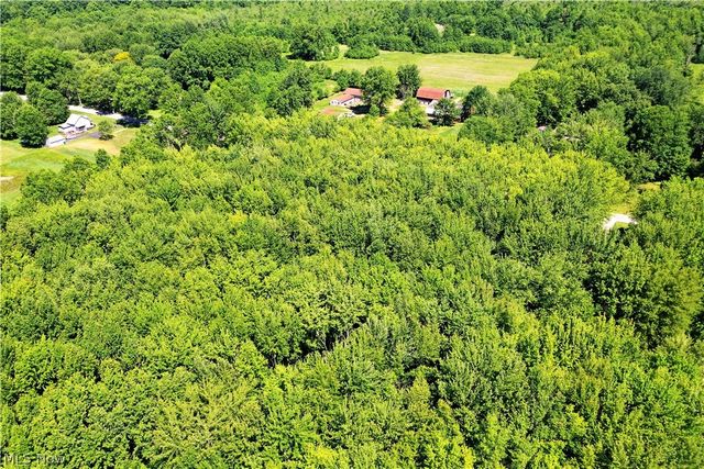 Airport Road NW, Warren, OH 44481