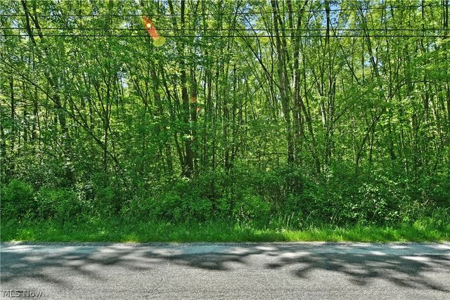 Airport Road NW, Warren, OH 44481