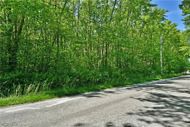 Airport Road NW, Warren, OH 44481