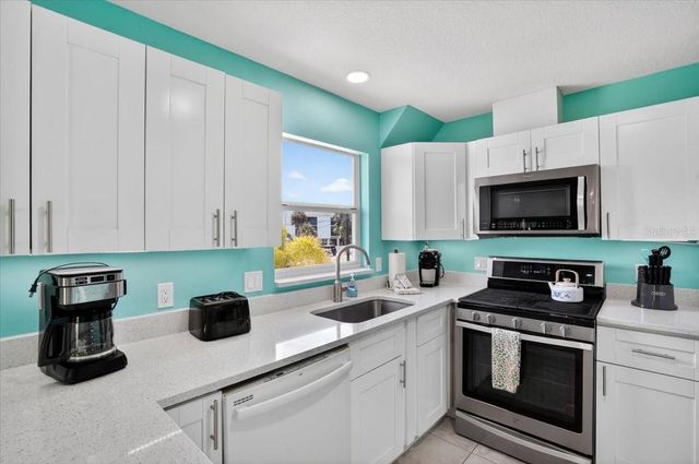 3303 6TH AVENUE B, Holmes Beach, FL 34217