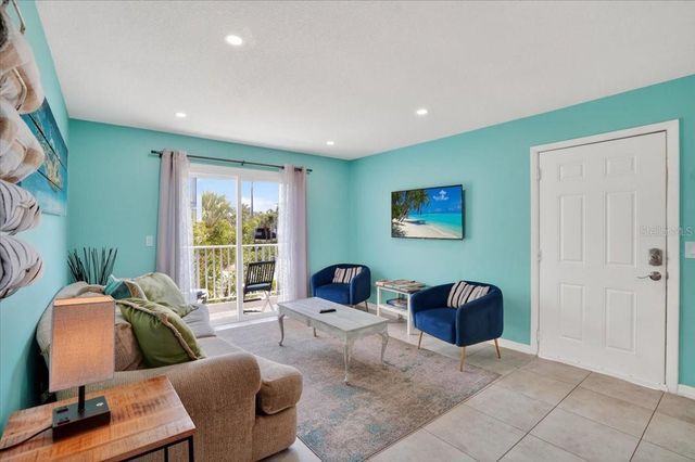 3303 6TH AVENUE B, Holmes Beach, FL 34217