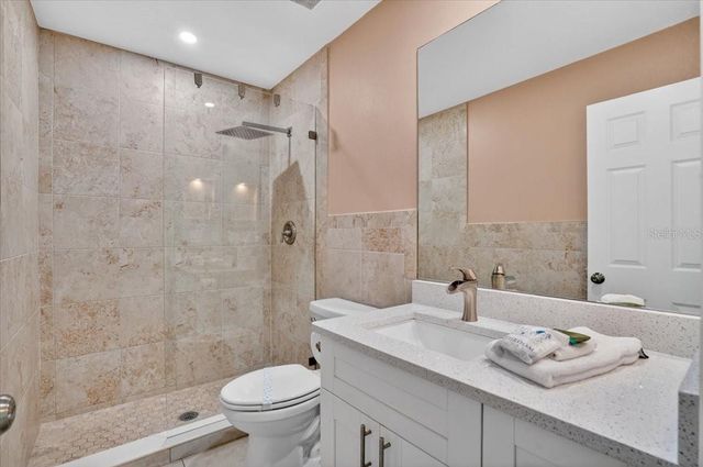 3303 6TH AVENUE B, Holmes Beach, FL 34217