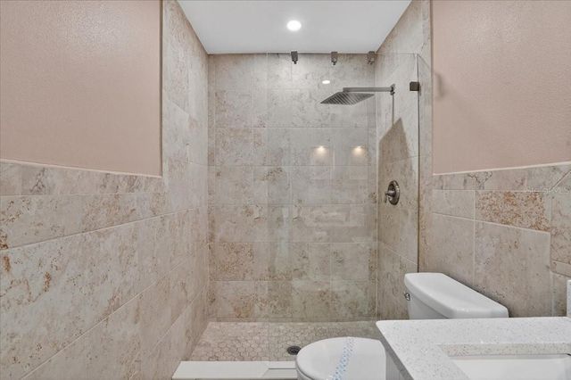 3303 6TH AVENUE B, Holmes Beach, FL 34217