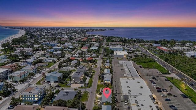 3303 6TH AVENUE B, Holmes Beach, FL 34217