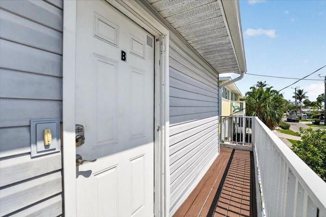3303 6TH AVENUE B, Holmes Beach, FL 34217
