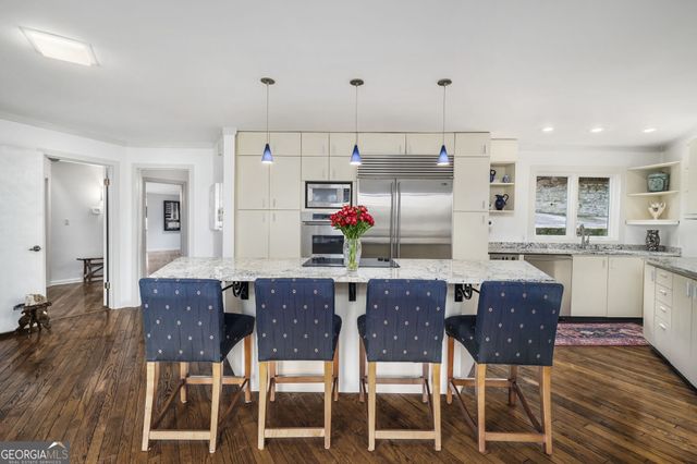 130 Huntcliff Point NE, Sandy Springs, GA 30350