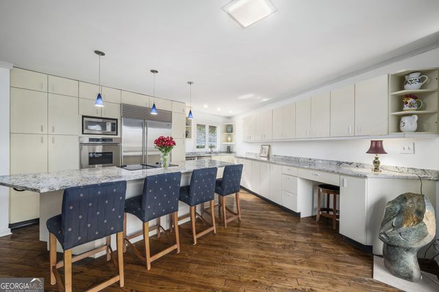 130 Huntcliff Point NE, Sandy Springs, GA 30350