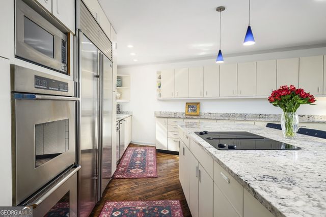 130 Huntcliff Point NE, Sandy Springs, GA 30350