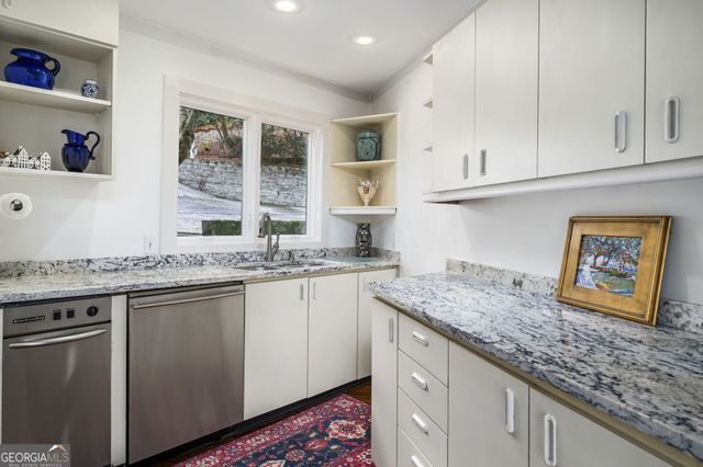 130 Huntcliff Point NE, Sandy Springs, GA 30350