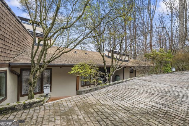 130 Huntcliff Point NE, Sandy Springs, GA 30350