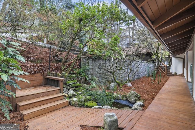 130 Huntcliff Point NE, Sandy Springs, GA 30350