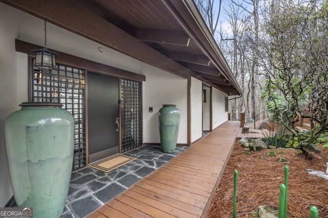 130 Huntcliff Point NE, Sandy Springs, GA 30350