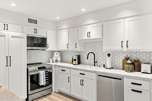 4800 N 68TH Street 230, Scottsdale, AZ 85251