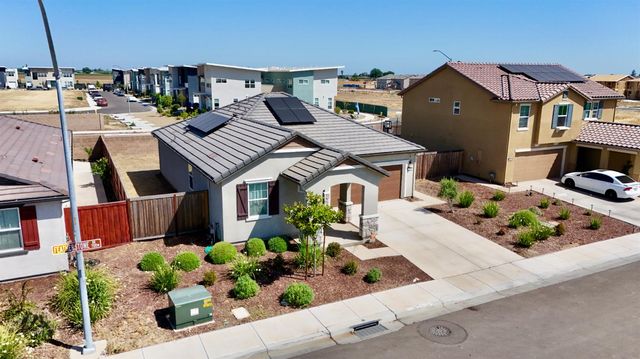 737 Featherstone Dr, Patterson, CA 95363