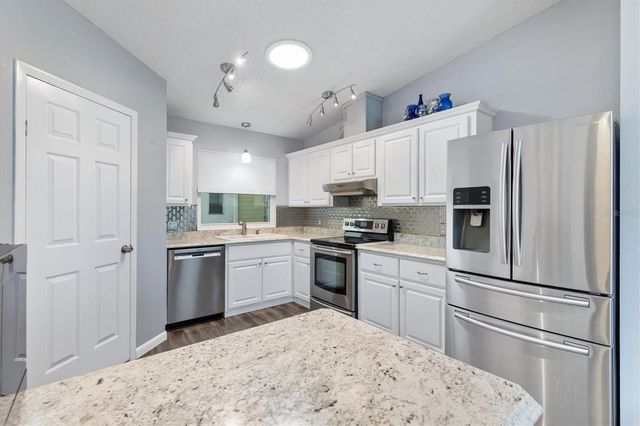 723 HEATHROW AVENUE, Lady Lake, FL 32159