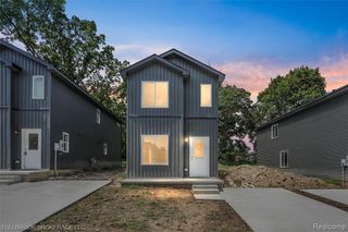 57 N. Roselawn, Pontiac, MI 48342