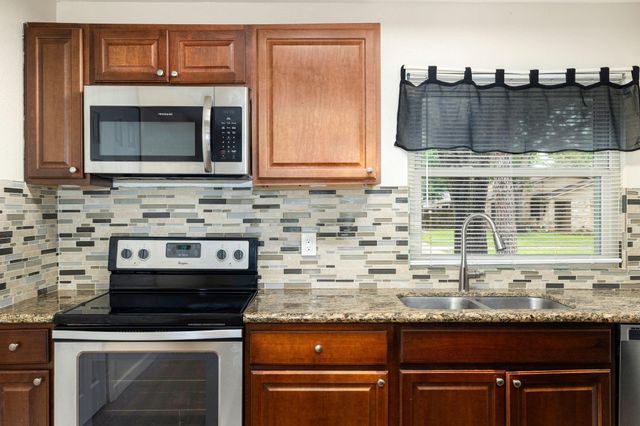 22723 Braken Carter Lane, Katy, TX 77449