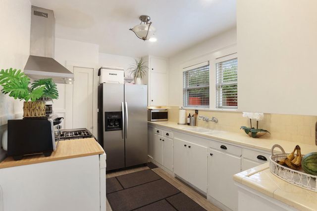 1120 W Walnut St, Stockton, CA 95203