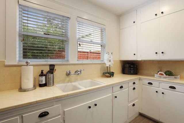 1120 W Walnut St, Stockton, CA 95203