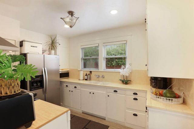 1120 W Walnut St, Stockton, CA 95203