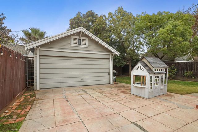 1120 W Walnut St, Stockton, CA 95203