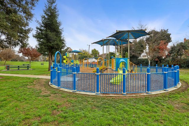 1120 W Walnut St, Stockton, CA 95203