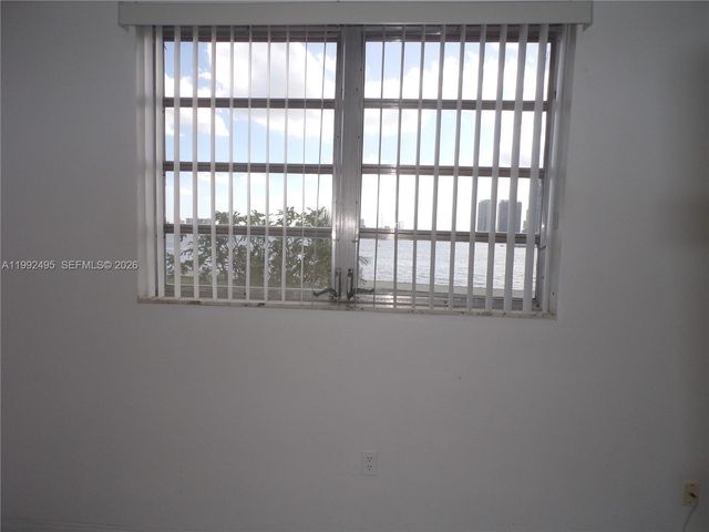 2920 Point East Dr N111, Aventura, FL 33160