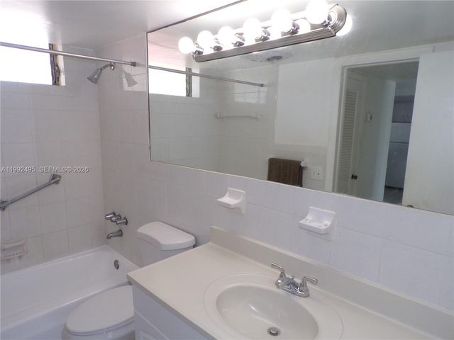 2920 Point East Dr N111, Aventura, FL 33160