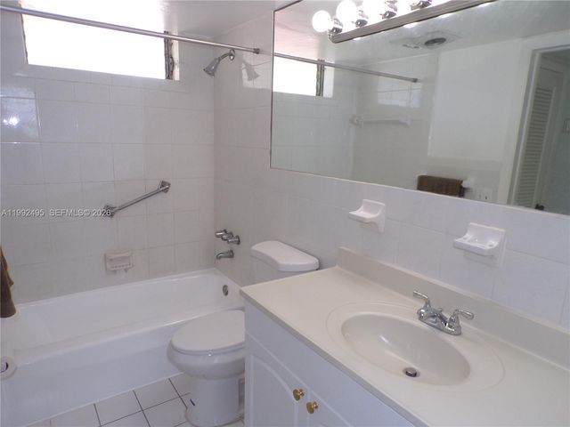 2920 Point East Dr N111, Aventura, FL 33160