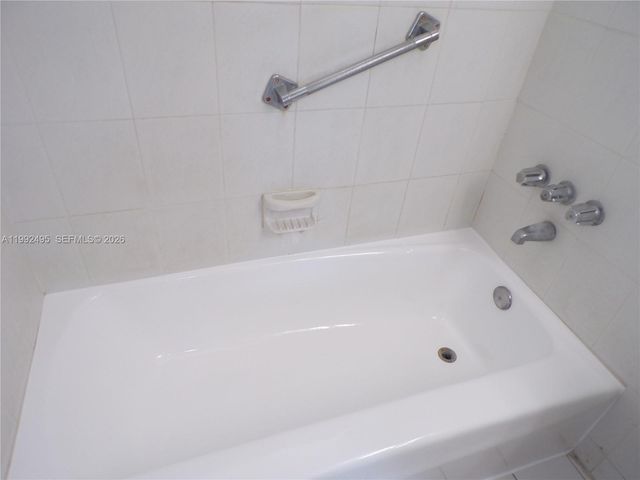 2920 Point East Dr N111, Aventura, FL 33160