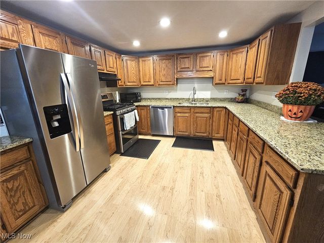 1621 Ridgewood Court, Twinsburg, OH 44087