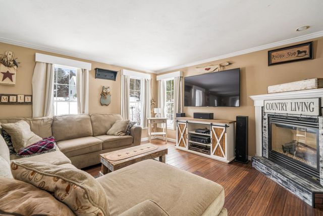 25 Revolutionary Lane, Nottingham, NH 03290