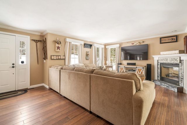 25 Revolutionary Lane, Nottingham, NH 03290