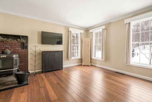 25 Revolutionary Lane, Nottingham, NH 03290