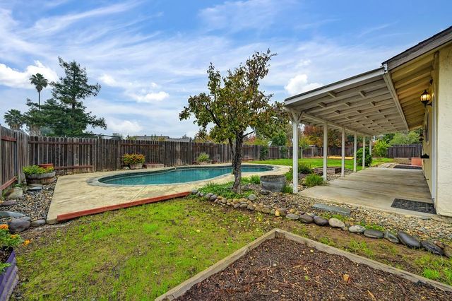 8723 Los Banos Way, Elk Grove, CA 95624