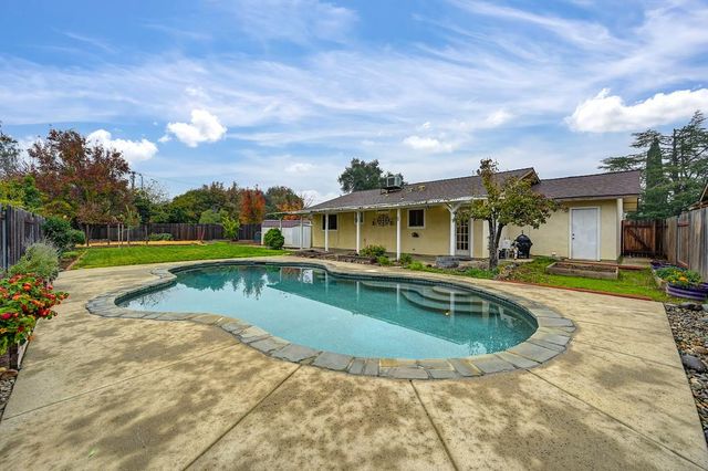 8723 Los Banos Way, Elk Grove, CA 95624