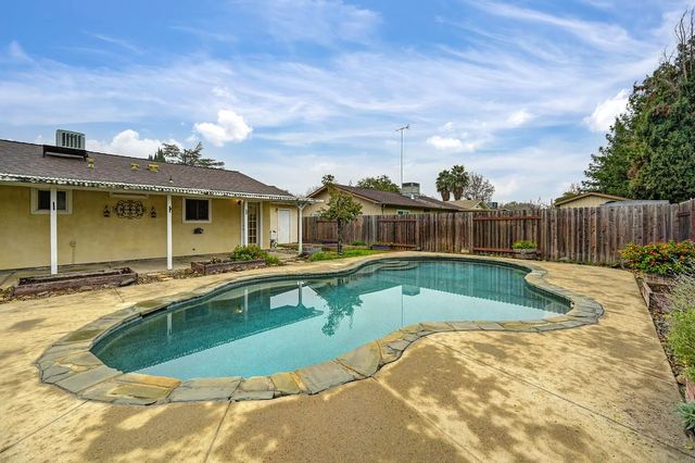 8723 Los Banos Way, Elk Grove, CA 95624