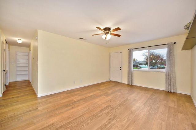 8723 Los Banos Way, Elk Grove, CA 95624