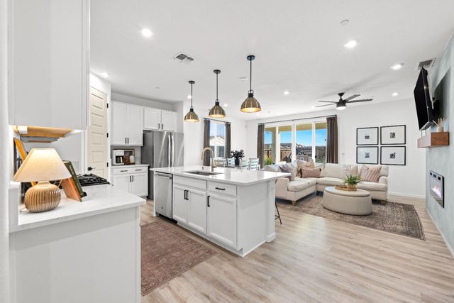 1564 Egyptian Way, Olivehurst, CA 95961